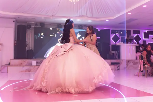 Quinceanera photography from an UPSTYLE event.