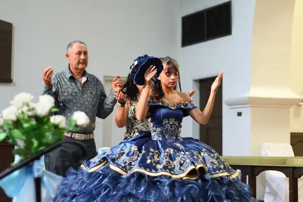 Quinceanera photography from an UPSTYLE event.